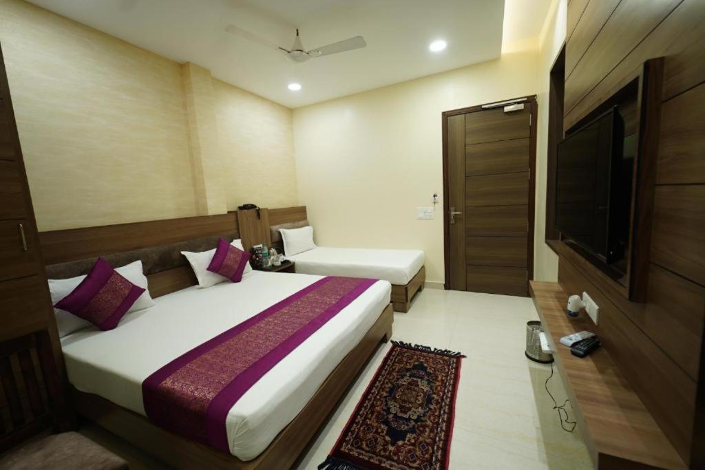 Swaran Hotel Амритсар Экстерьер фото