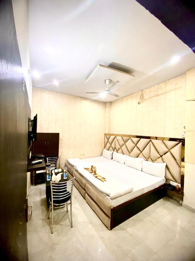 Swaran Hotel Амритсар Экстерьер фото