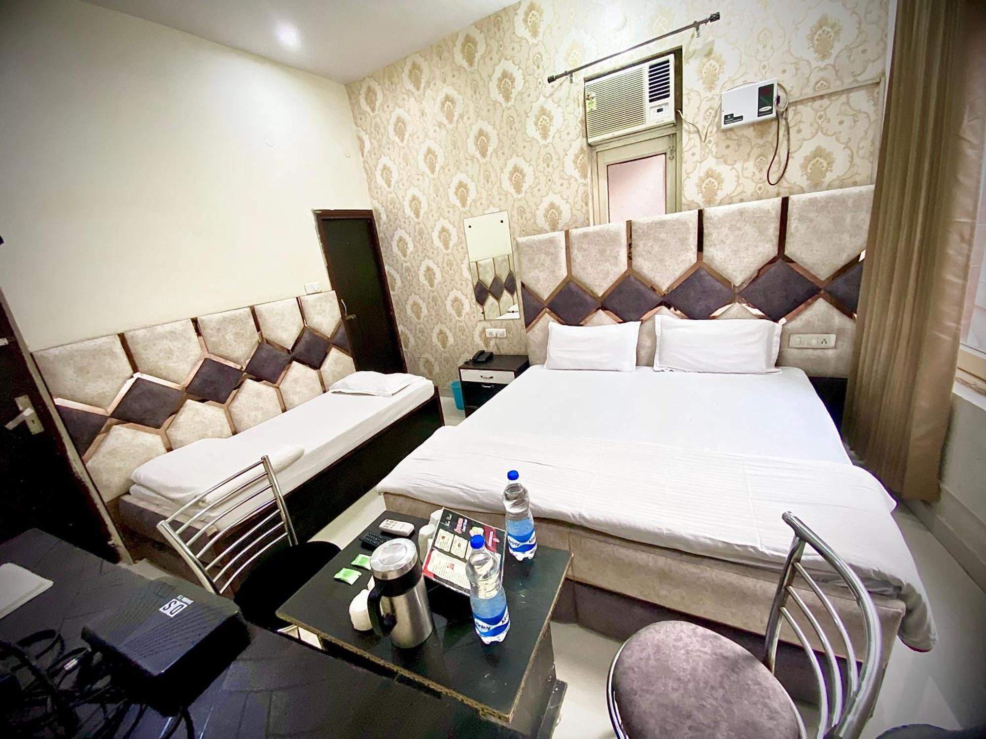 Swaran Hotel Амритсар Экстерьер фото