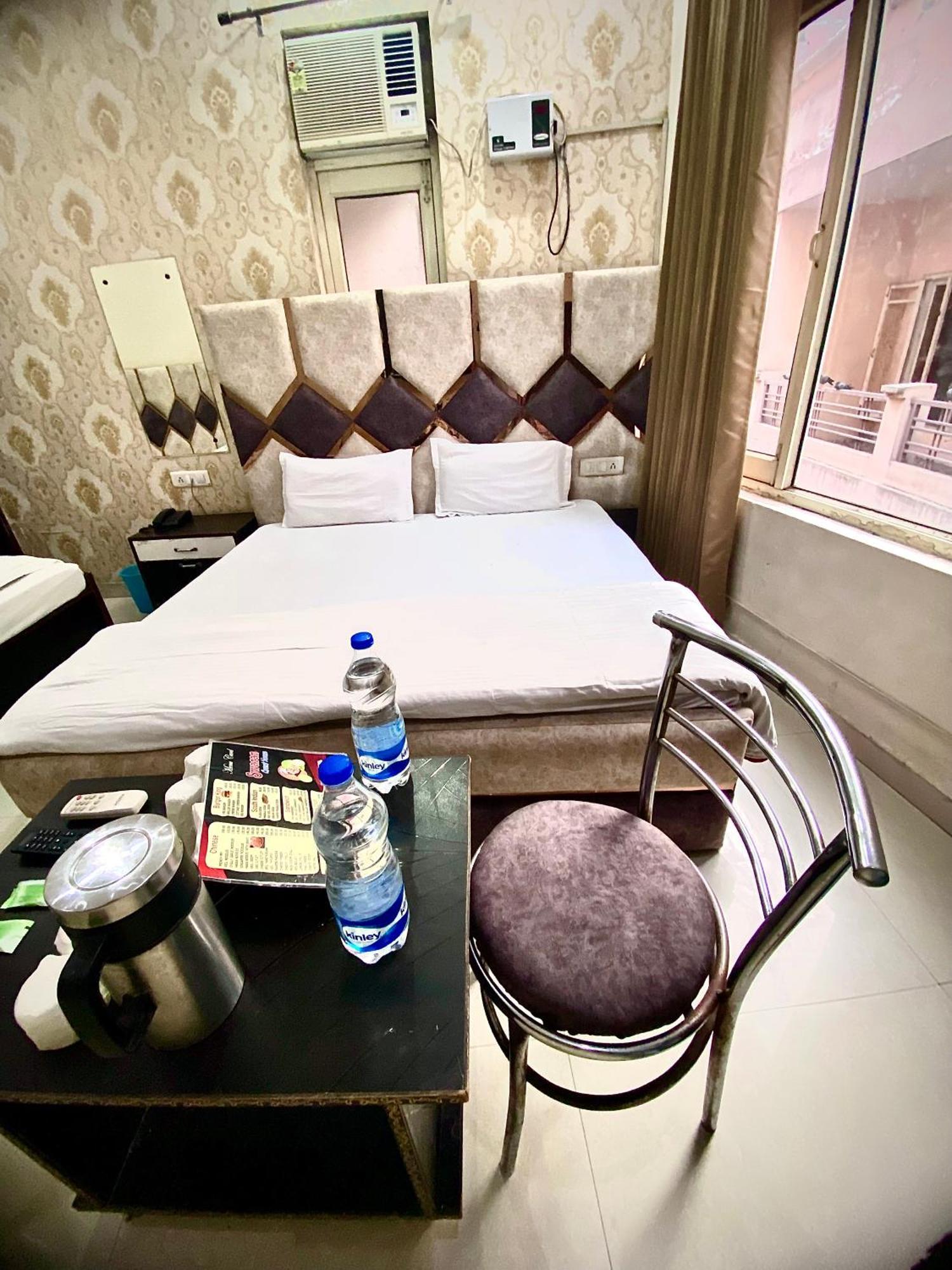 Swaran Hotel Амритсар Экстерьер фото