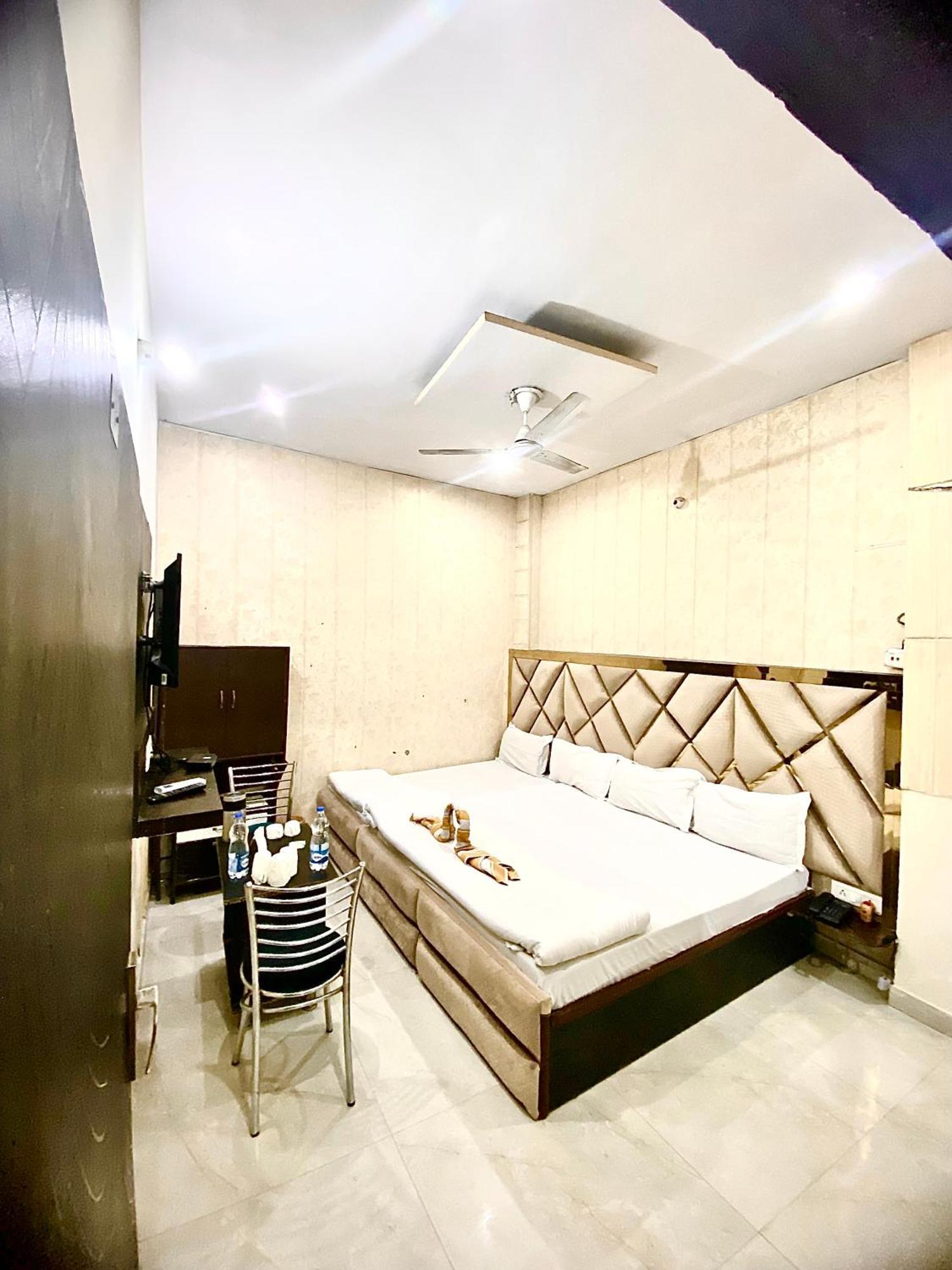 Swaran Hotel Амритсар Экстерьер фото