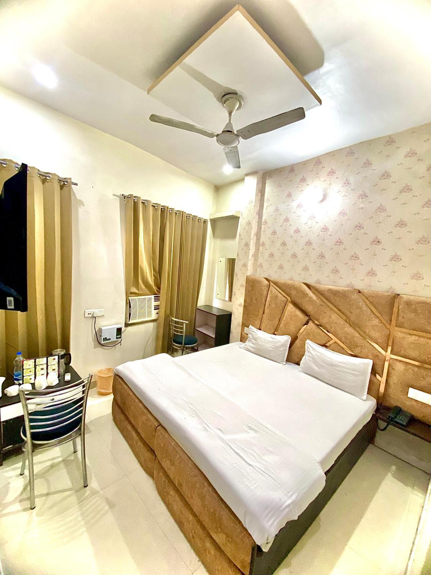 Swaran Hotel Амритсар Экстерьер фото