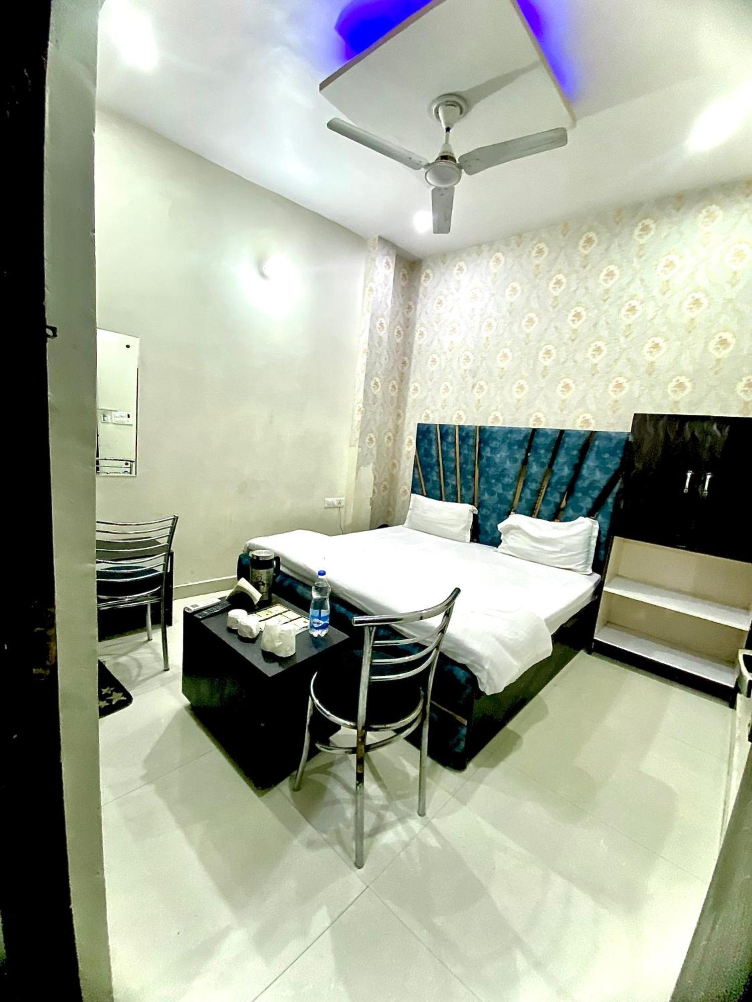 Swaran Hotel Амритсар Экстерьер фото