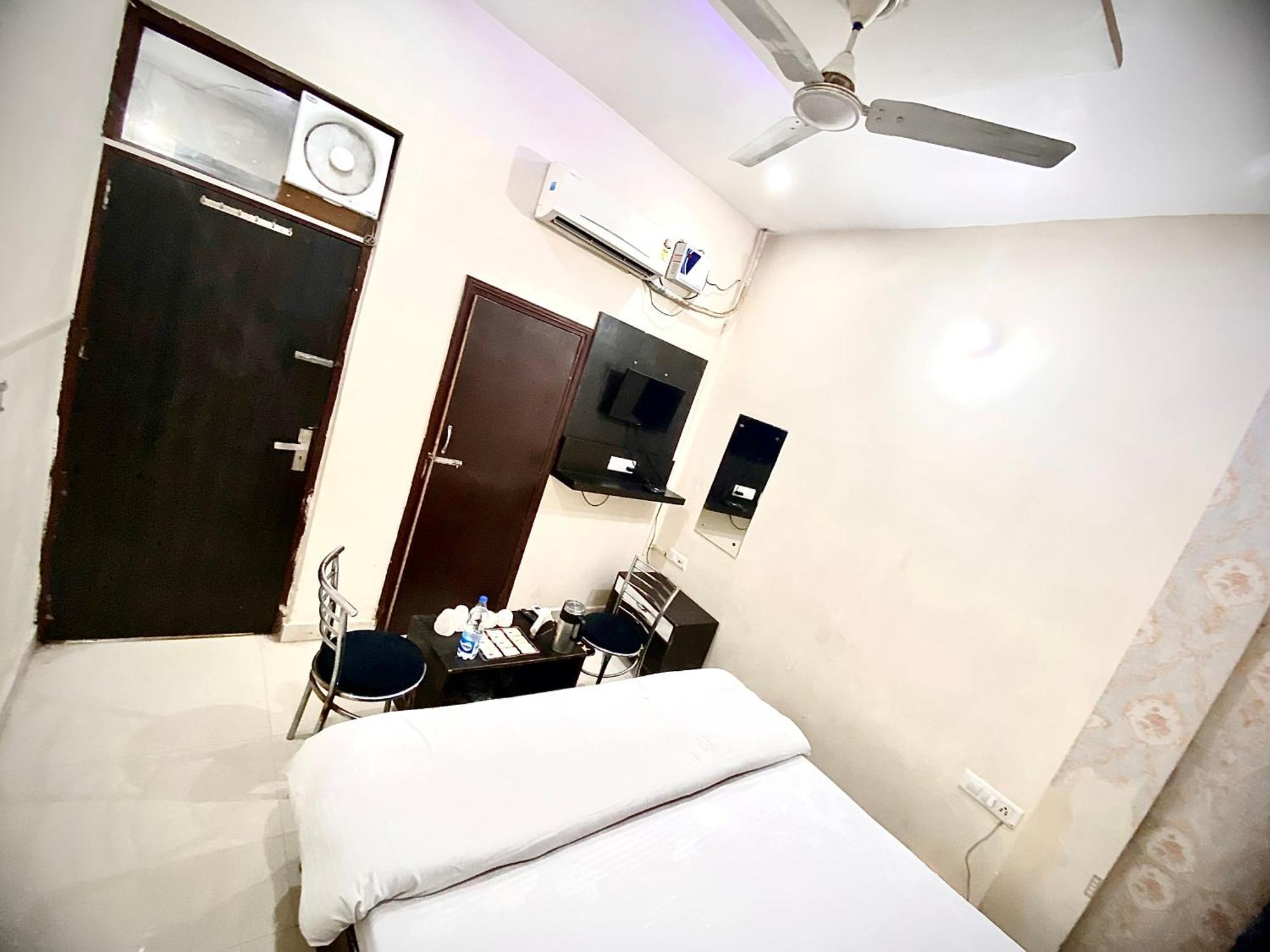 Swaran Hotel Амритсар Экстерьер фото