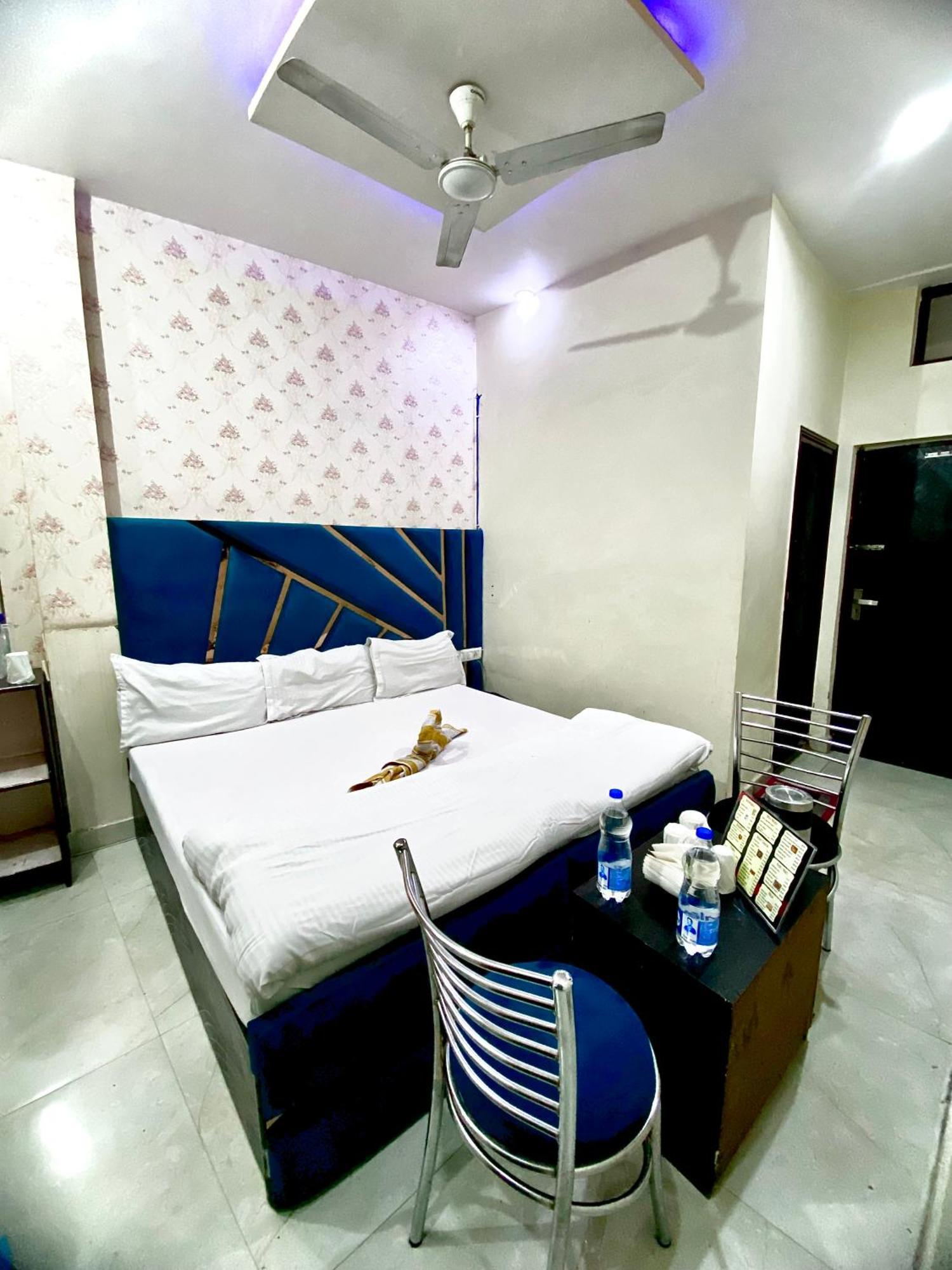 Swaran Hotel Амритсар Экстерьер фото